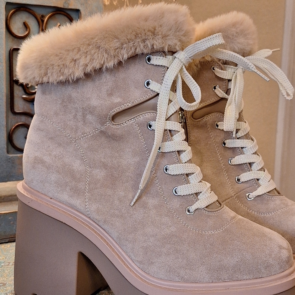Beige Lace-Up Ankle Boots with Fur Trim. NWOB Size 10 Wide - Picture 14 of 15